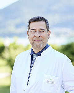 Portraitfoto Prof. Dr. med. Christian Firschke, Ärztlicher Direktor und Pandemiebeauftragter der Kliniken im Tegernseer Tal